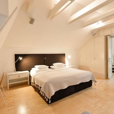 Ferienwohnung Eclectic Loft Royal Way Prag Exterior foto